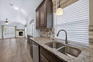 1941 Silverleaf Dr, Glenn Heights, TX 75154 - Photo 14