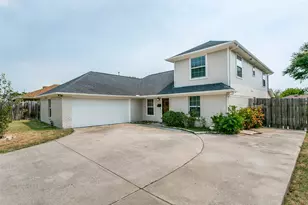 2124 Brentwood Ln, Carrollton, TX 75006 - Photo 2