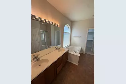1740 Hidden Brook Drive, Grand Prairie, TX 75050 - Photo 14