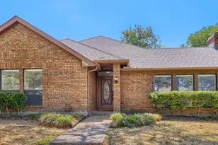 806 Royal Birkdale Dr, Garland, TX 75044 - Photo 2