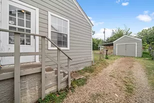 3324 W Clarendon Dr, Dallas, TX 75211 - Photo 14
