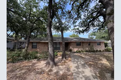 806 Sharpshire Street, Grand Prairie, TX 75050 - Photo 2