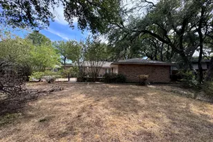 806 Sharpshire St, Grand Prairie, TX 75050 - Photo 4