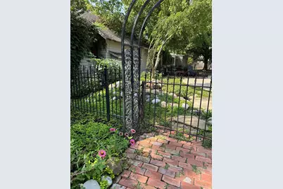 319 S Denton Street, Gainesville, TX 76240 - Photo 14