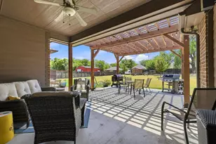 603 E Burks St, Pilot Point, TX 76258 - Photo 28