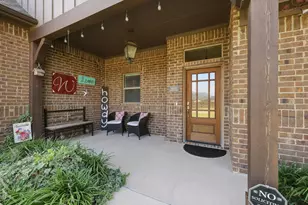 603 E Burks St, Pilot Point, TX 76258 - Photo 2