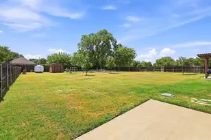 603 E Burks St, Pilot Point, TX 76258 - Photo 32