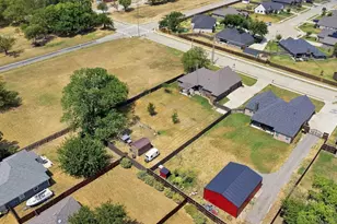 603 E Burks St, Pilot Point, TX 76258 - Photo 36
