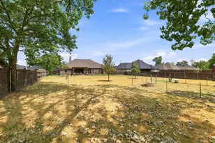603 E Burks St, Pilot Point, TX 76258 - Photo 34