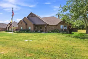 603 E Burks St, Pilot Point, TX 76258 - Photo 38