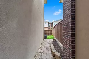 8607 Calvin Rd, Irving, TX 75063 - Photo 8