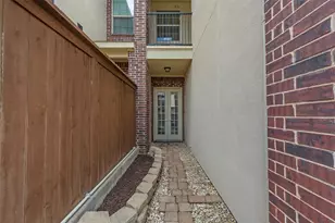 8607 Calvin Rd, Irving, TX 75063 - Photo 10