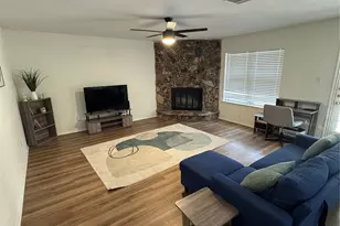 237 Volunteer Dr, Arlington, TX 76014 - Photo 2