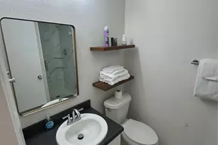 237 Volunteer Dr, Arlington, TX 76014 - Photo 8
