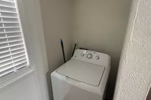 237 Volunteer Dr, Arlington, TX 76014 - Photo 6