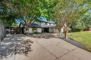 10131 Pensive Dr, Dallas, TX 75229 - Photo 2