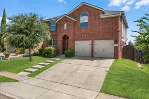 2909 Merry View Ln, Fort Worth, TX 76120 - Photo 2