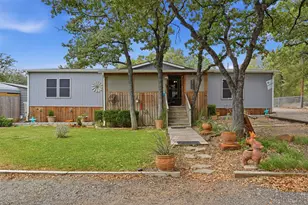 3717 Woodview Dr, Joshua, TX 76058 - Photo 2