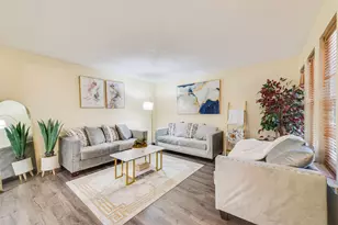 527 Towne House Ln, Richardson, TX 75081 - Photo 2
