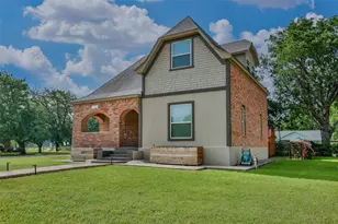 230 E Main St, Lindsay, TX 76250 - Photo 2