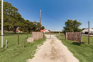 225 Co Rd 286, Collinsville, TX 76233 - Photo 36