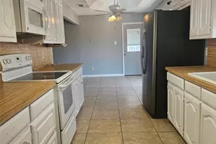 134 Ridgeway Dr, Red Oak, TX 75154 - Photo 2
