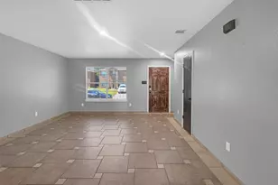 8109 Zephyr Ct, Arlington, TX 76002 - Photo 2