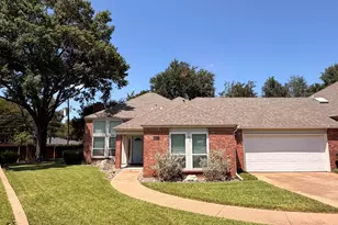 2024 N St Andrews Ct, Arlington, TX 76011 - Photo 2