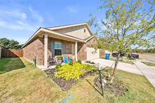 2015 Ava Dr, Ennis, TX 75119 - Photo 2