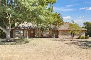 840 Lynn Ann Dr, Red Oak, TX 75154 - Photo 1