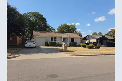 1017 E Spurgeon Street, Fort Worth, TX 76115 - Photo 2
