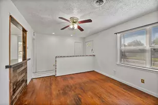 1017 E Spurgeon St, Fort Worth, TX 76115 - Photo 12