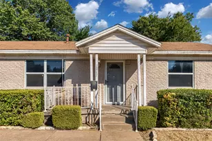 1017 E Spurgeon St, Fort Worth, TX 76115 - Photo 2