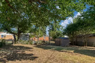 1017 E Spurgeon St, Fort Worth, TX 76115 - Photo 28