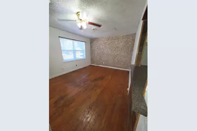 1017 E Spurgeon Street, Fort Worth, TX 76115 - Photo 4