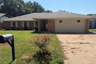 1012 Purdue Dr, Arlington, TX 76012 - Photo 1