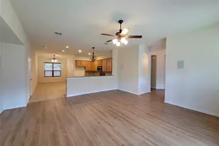 4805 Prairie Aster Dr, Garland, TX 75043 - Photo 4