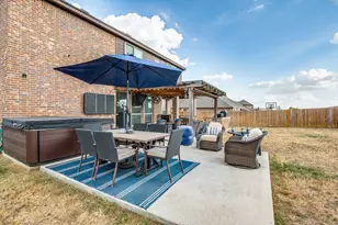 1903 Maplewood Dr, Glenn Heights, TX 75154 - Photo 10