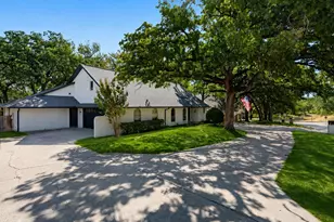 2105 Wilson Dr, Arlington, TX 76011 - Photo 1