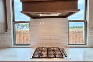310 Devonshire Dr, Greenville, TX 75401 - Photo 8
