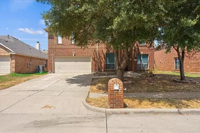 2236 Sparrow Hawk Court, Grand Prairie, TX 75052 - Photo 2