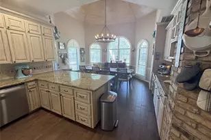 100 Kings Row Dr, Mansfield, TX 76063 - Photo 8
