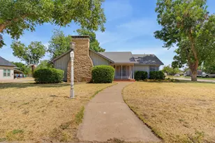 360 S 11th Ave, Munday, TX 76371 - Photo 2
