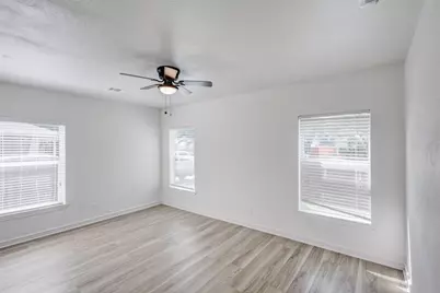 805 Crockett Street, Garland, TX 75040 - Photo 4