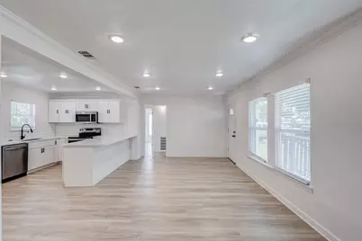805 Crockett Street, Garland, TX 75040 - Photo 10