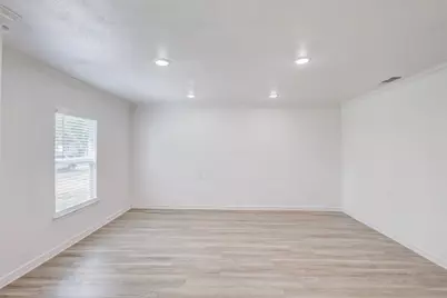 805 Crockett Street, Garland, TX 75040 - Photo 8