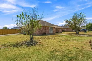 220 Knight Ln, Lacy Lakeview, TX 76705 - Photo 6