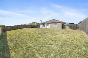 1506 Waters Edge Dr, Glenn Heights, TX 75154 - Photo 4