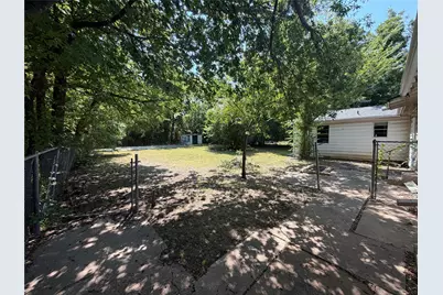 1305 N Brents Avenue, Sherman, TX 75090 - Photo 6