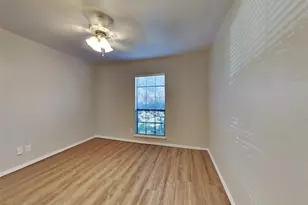 2112 Victoria Rd, Carrollton, TX 75007 - Photo 14